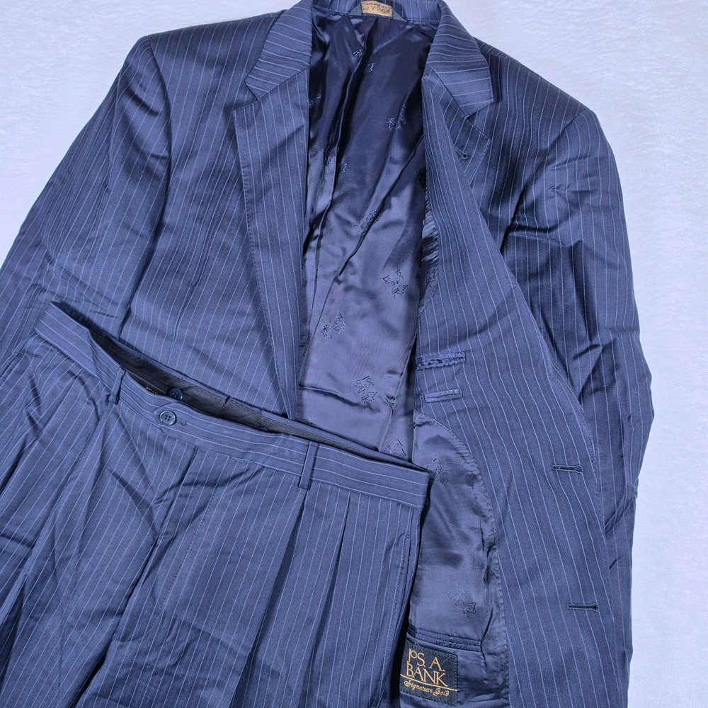 Jos. A. Bank Gordon Mens 42L Navy Blue Wool Pinstripe L/S Button up Suit